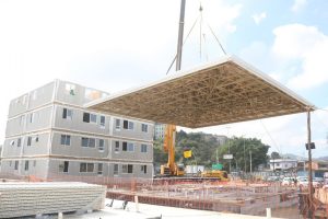 Parque Palafitas recebe primeiro telhado