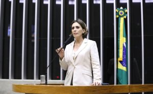 Dois deputados da região votam “sim” à PEC da Blindagem