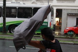 Rajadas de vento devem atingir a Baixada Santista