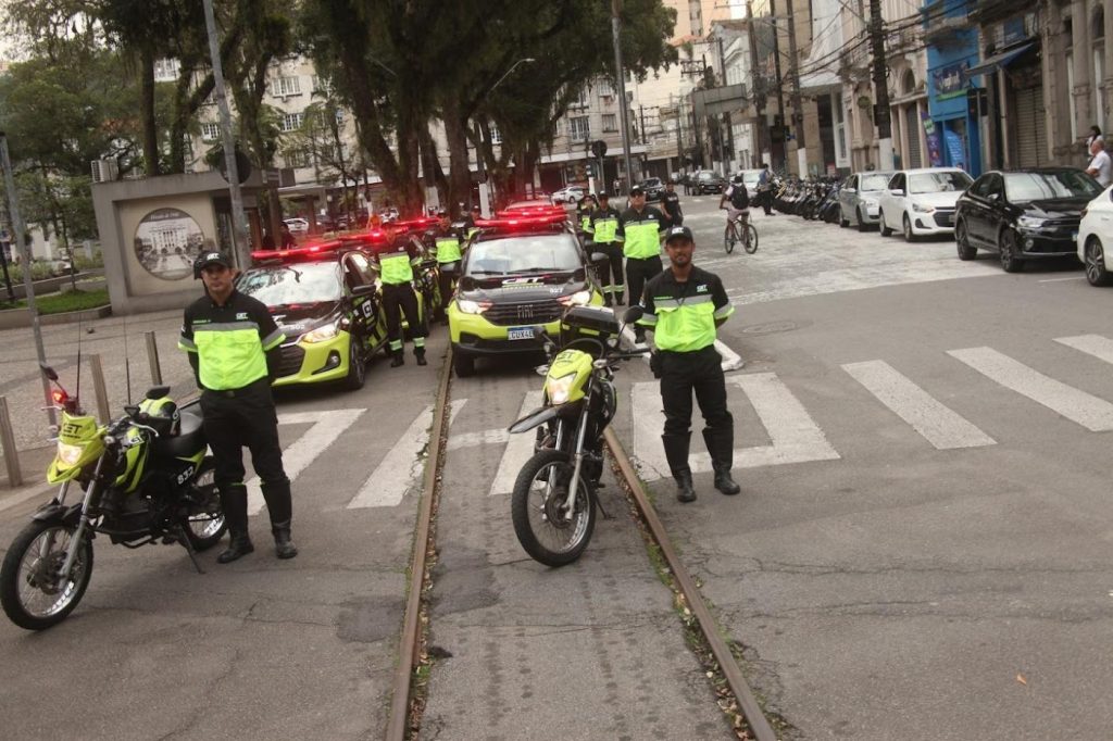 CET Santos fecha parceria com Waze para alertas sobre bloqueios