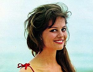 Em delírio musical de Moreira da Silva, Claudia Cardinale visita a Vila Belmiro