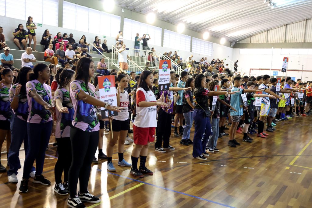 Mais de 400 jovens atletas de futsal disputam o VIII Torneio Interbairros na Praia Grande