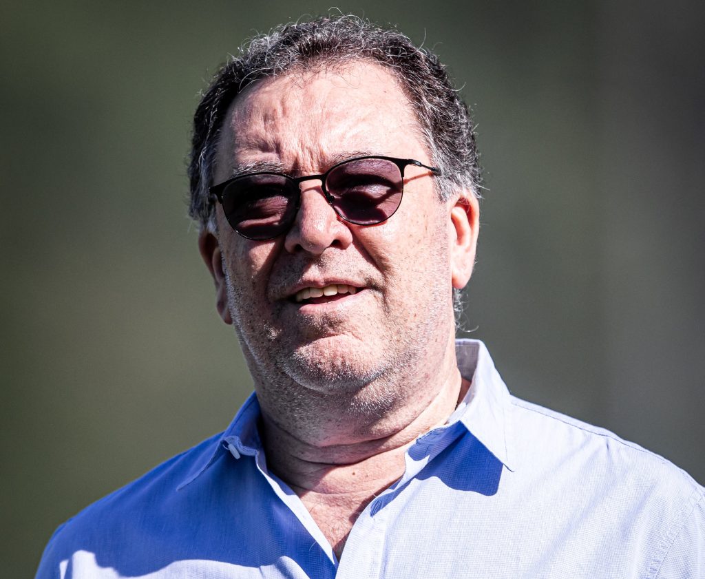 Sócio questiona acordo milionário e pede saída de presidente do Santos