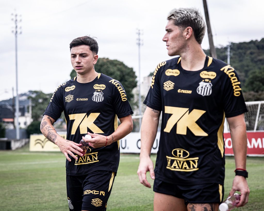 Barreal destaca entrosamento com compatriotas e projeta duelo com Grêmio