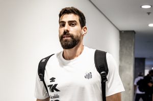 Luan Peres segue protocolo de concussão, mas deve encarar o Palmeiras neste sábado