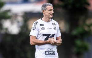 Vojvoda vai aproveitar a Data Fifa para definir o Santos que enfrenta o Corinthians