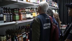 Guarujá faz operação preventiva contra metanol em bares e adegas