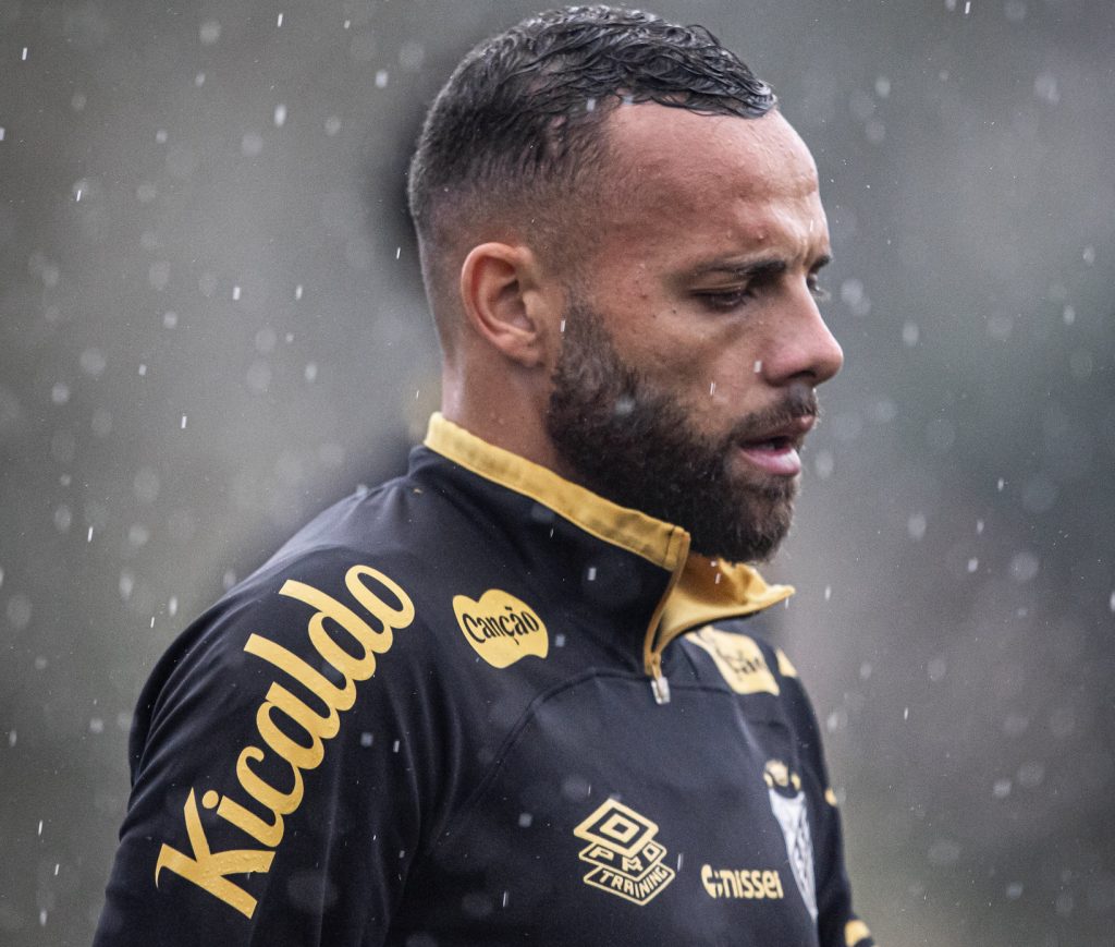 Vojvoda defende atacante Guilherme da insatisfação dos torcedores do Santos