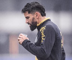 Rincón é dúvida para o clássico entre Santos e Corinthians pelo Campeonato Brasileiro