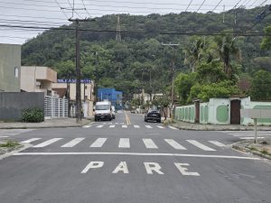 Guarujá reforça sinalização da Rua Paulo Orlandi