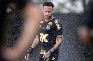 Neymar deve permanecer no Santos até a Copa do Mundo de 2026, segundo jornal espanhol