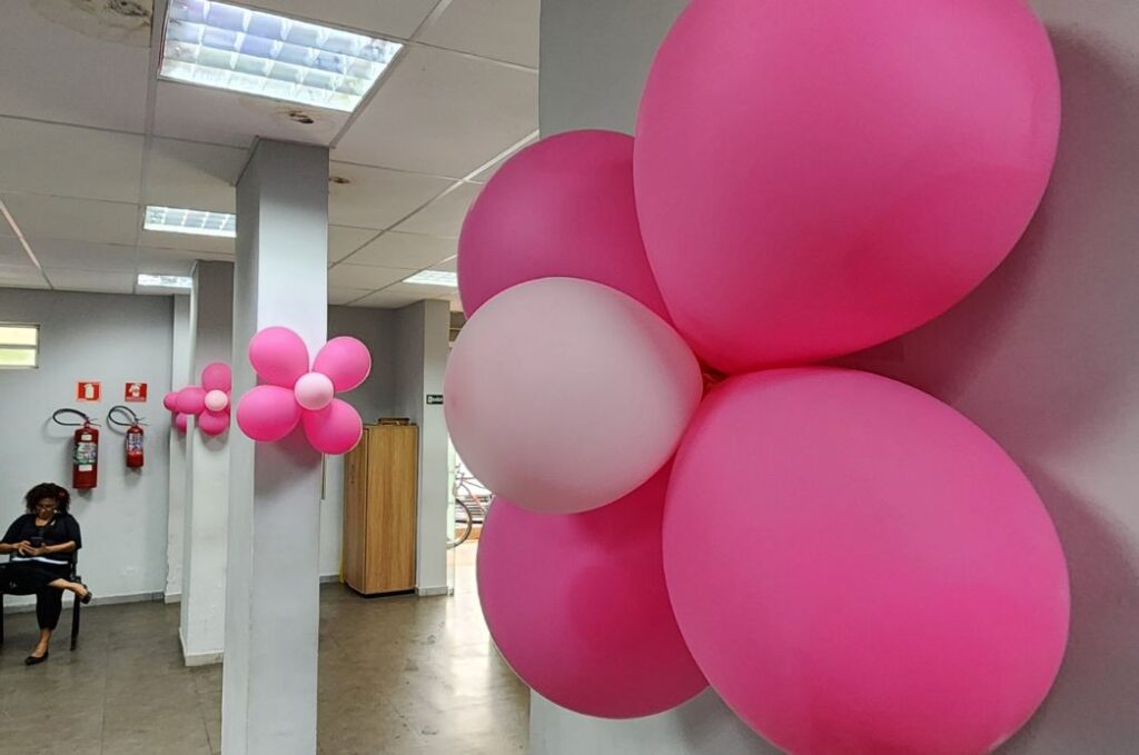 Policlínica de Cubatão reforça prevenção com ações do Outubro Rosa