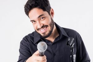 Humor sobre professores é destaque em show no Santos Convention Center