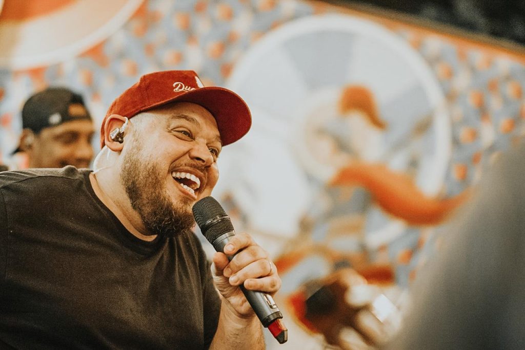 Samba e solidariedade no show de Ederson Santhos