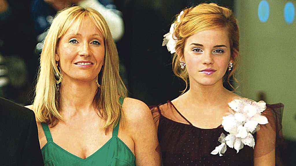 A treta continua: J.K. Rowling diz que Emma Watson é ignorante e falsa