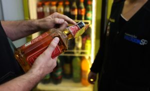 Baixada tem 1º caso de intoxicação por metanol