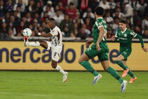 Palmeiras faz jogo tenebroso, leva baile da LDU e se complica na Libertadores