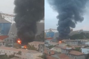 Incêndio de grandes proporções atinge galpão em Santos