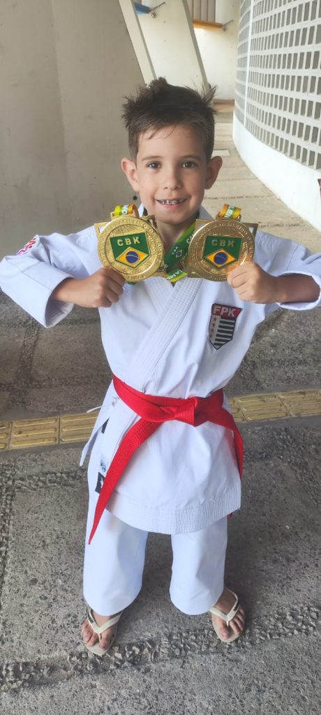 Santista volta para casa com duas medalhas de ouro em Campeonatos de Caratê