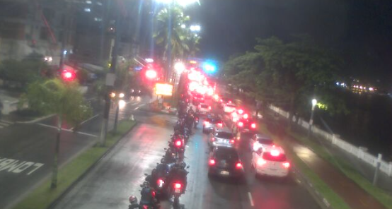 Queda de raio paralisa travessia de balsas Santos-Guarujá