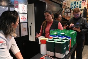 Operações fiscalizam bares e adegas em Santos e SV
