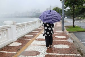 Frente fria traz chuva para a Baixada Santista