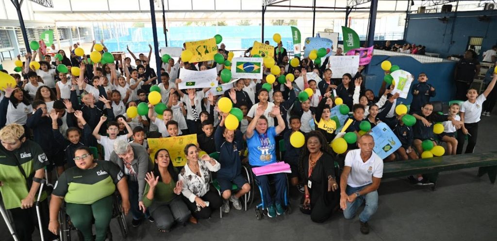 Tetracampeã mundial Beth Gomes reúne mais de 200 alunos no ‘Campeão na Escola’