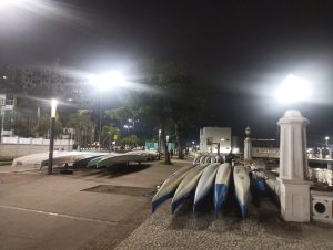 Estacionamento de canoas havaianas na Ponta da Praia gera impasse