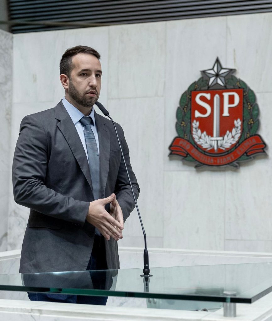 Lideranças se irritam com deputado por querer faturar conquistas sozinho