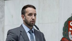 Lideranças se irritam com deputado por querer faturar conquistas sozinho