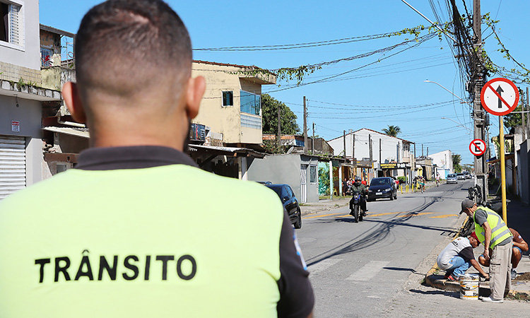 Itanhaém realiza mudanças na Avenida Emídio de Souza