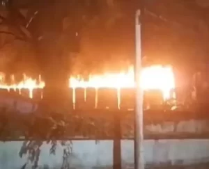 Criminosos ateiam fogo em vagões de trem carregado de celulose