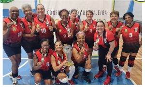 Time de vôlei adaptado da Praia Grande vence Super Liga da Melhor Idade em cinco categorias
