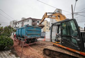 Obras interditam ruas Itapura e Itajubá no bairro Guilhermina