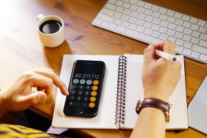 13º salário cai hoje e promete movimentar comércio e economia local