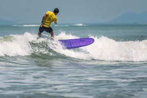 Praia de Itaguaré recebe 1º Festival de Longboard Surf Bate Volta neste sábado