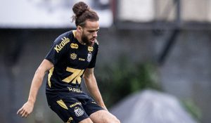 Marcelo Teixeira afirma que Bilal foi indicação de Vojvoda: “Ele insistiu para o Santos contratar”