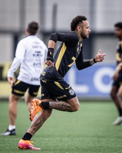 Neymar é relacionado no Santos e Vojvoda reencontra o Fortaleza em jogo decisivo na Vila