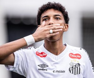 Vojvoda elogia Robinho Jr., mas quer mais efetividade e intensidade do atacante