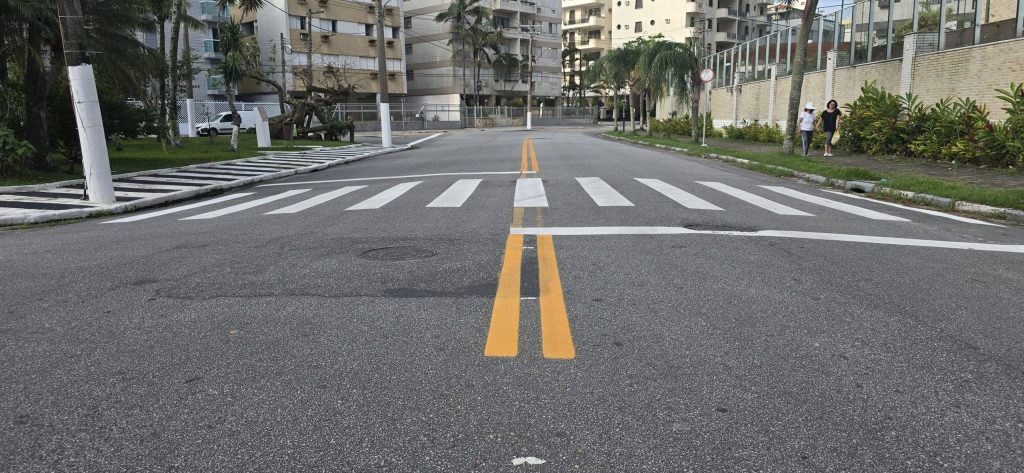 Guarujá reforça sinalização em vias da Enseada e Vicente de Carvalho
