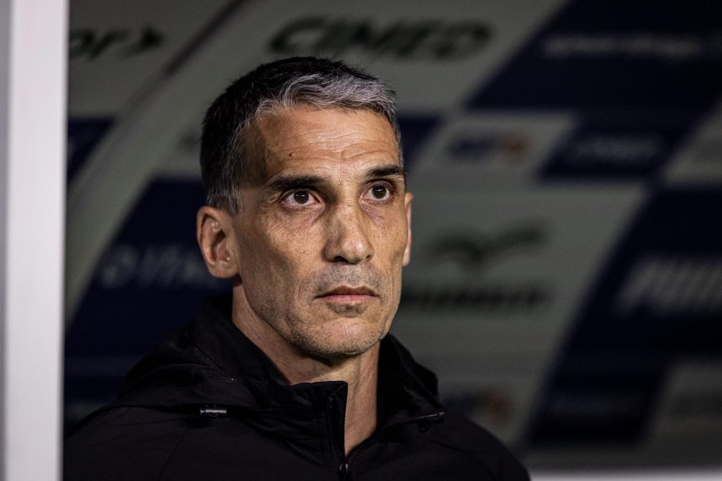Vojvoda confia no elenco santista apesar de derrota para Palmeiras: ‘Temos um grupo de homens’