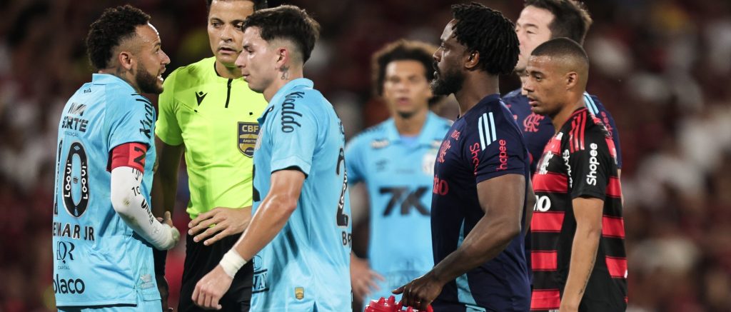 Neymar chama juiz de duelo com Flamengo de arrogante: ‘Tomei amarelo porque ele me ameaçou’