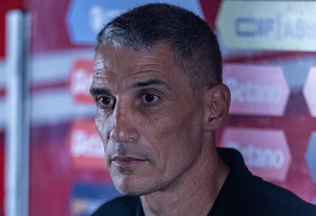 Vojvoda assume culpa por 1º tempo ruim do Santos e garante Neymar na reta final do Brasileirão