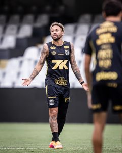 Neymar é relacionado pelo Santos para jogo decisiva com o Sport na luta contra o rebaixamento