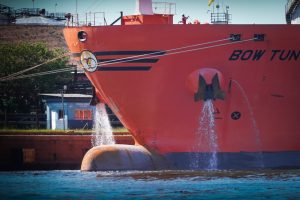 APS volta a fiscalizar descarte de água de lastro dos navios que acessam o porto