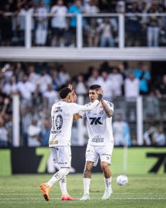 Santos é salvo por gol desviado e arranca empate sofrido com o Fortaleza na volta de Neymar