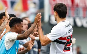 São Paulo faz jogo fraco e com pouco público, mas vence Juventude e sonha com Libertadores