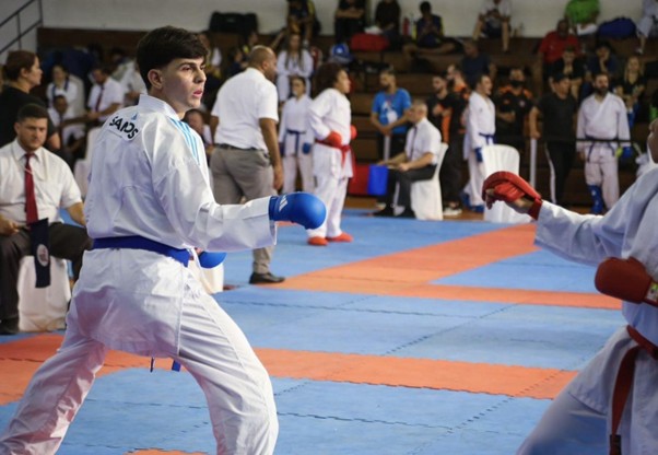 Em busca da vaga na Seleção Brasileira, carateca de Santos disputa final do campeonato nacional