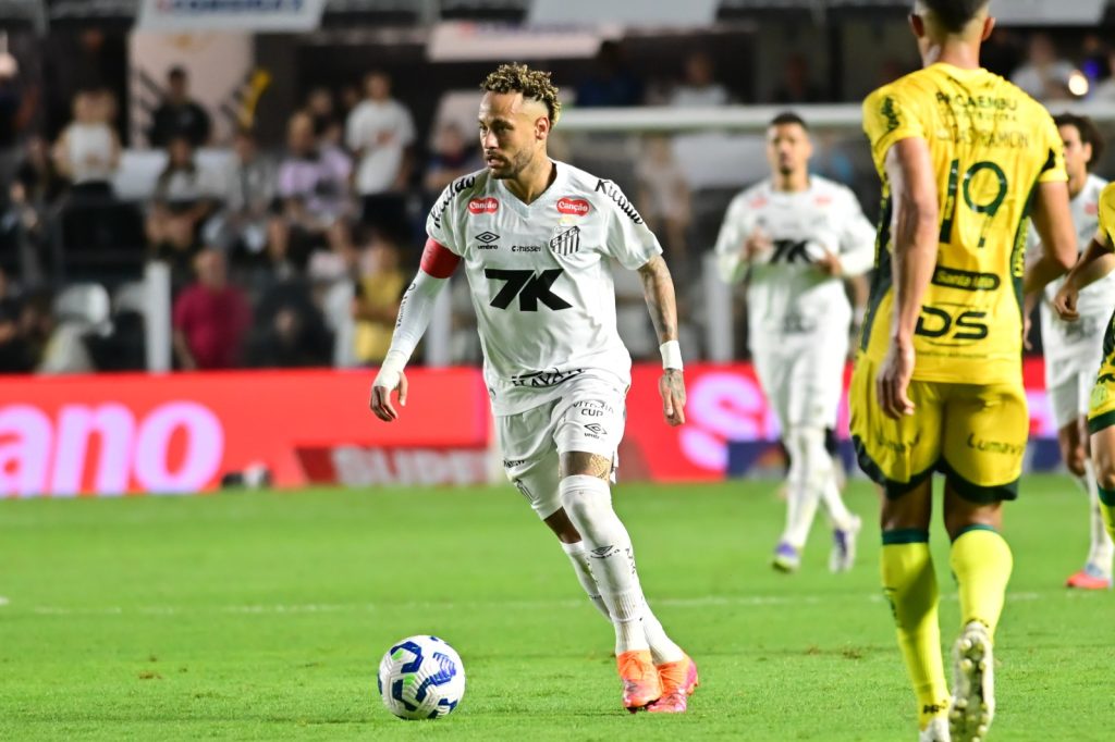 Neymar faz gol, comete pênalti e Peixe empata com o Mirassol