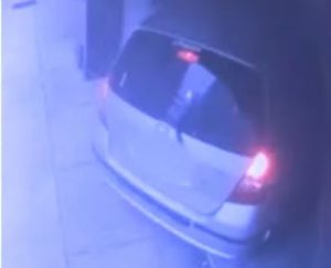 Motorista perde controle e carro invade clínica odontológica em Santos